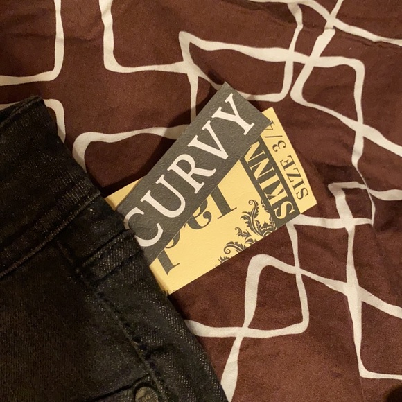 Curvy Skinny Jeans - Picture 2 of 7